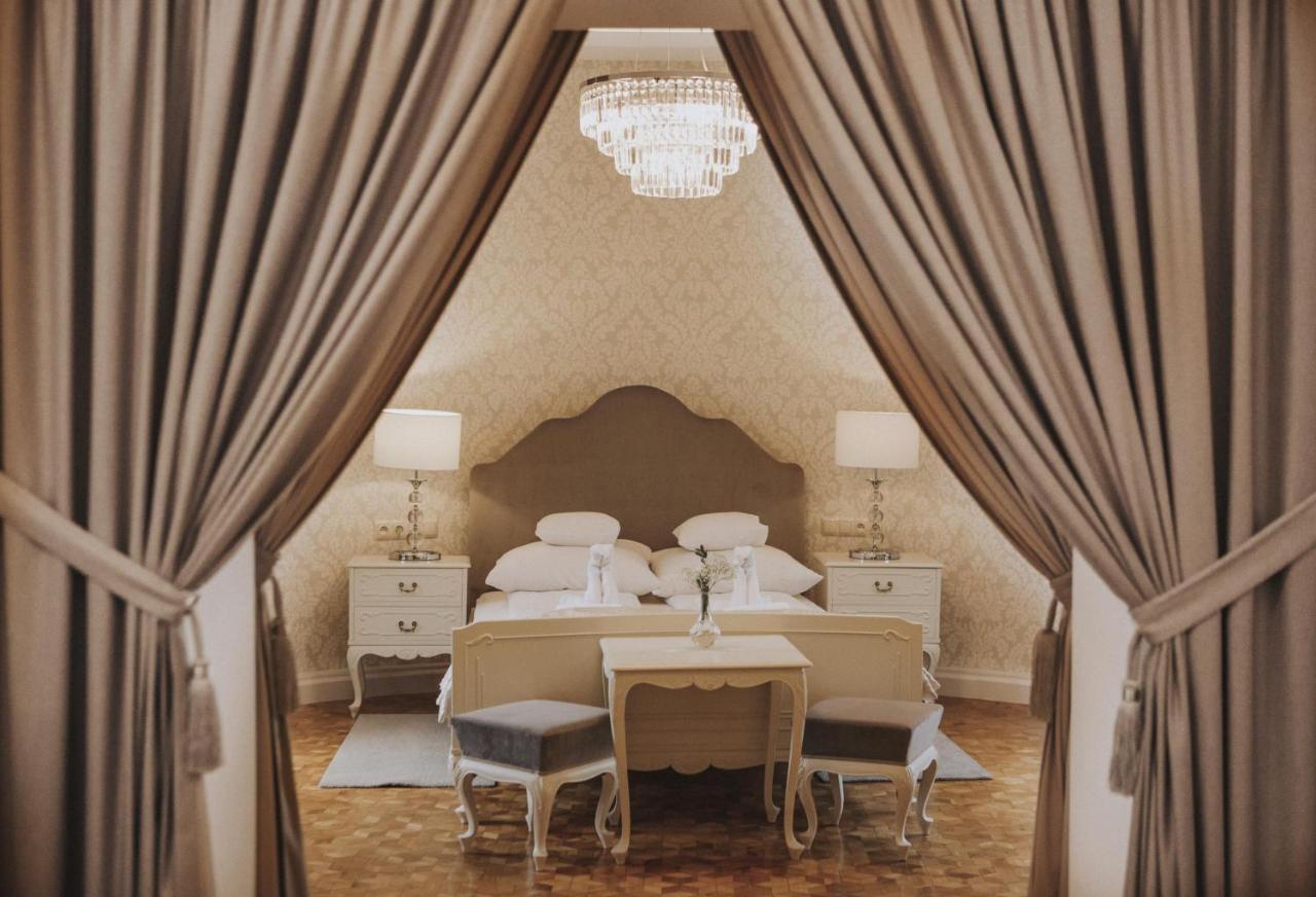 Hotel Zamek *